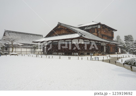 雪の二条城　本丸御常御殿　京都市中京区 123919692