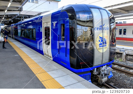 神宮前駅に停車中のブルーミュースカイ 神宮前駅に停車中のブルーミュースカイ 123920710