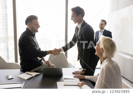 Young team leader meet newcomer with handshake on informal gathering 123923895
