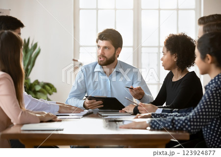 Millennial team leader speaking during briefing with staff 123924877