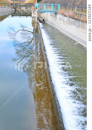 菅沼沈砂池　天神社付近からの眺め　深谷市　　　　 123925184