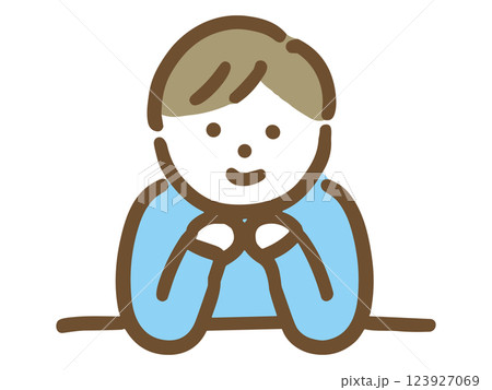 机に座って話を聞こうとしている男性 机に座って話を聞こうとしている男性 123927069