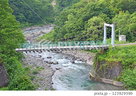 秋山郷切明 河原の湯へ続く切明吊橋 秋山郷切明 河原の湯へ続く切明吊橋 123929390