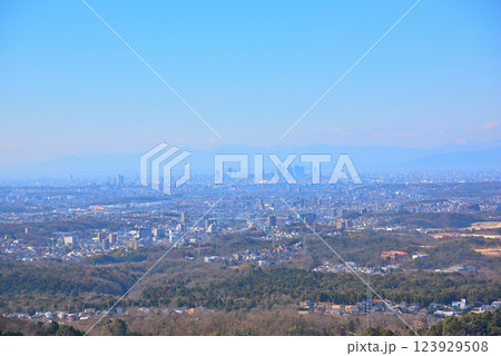 《愛知県》瀬戸市　岩巣山展望台から名古屋市方面の眺望 123929508