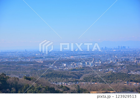 《愛知県》瀬戸市　岩巣山展望台から名古屋市方面の眺望 123929513