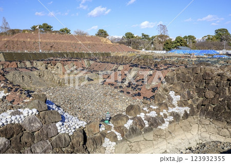 静岡市、駿府城天守台の発掘調査現場 123932355