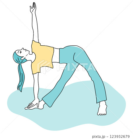 ヨガの三角のポーズをする女性 123932679