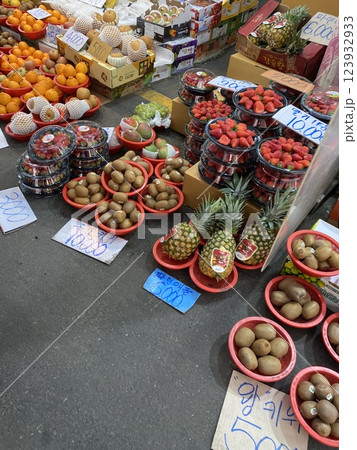 Fresh Chamoe (Korean Melon) for Sale at the Market 123932933
