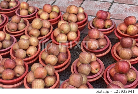 Fresh Chamoe (Korean Melon) for Sale at the Market 123932941
