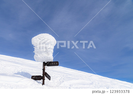 雪の谷川岳・ケルン 雪の谷川岳・ケルン 123933378