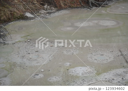 北海道阿寒湖のボッケ(泥火山) 北海道阿寒湖のボッケ(泥火山) 123934602