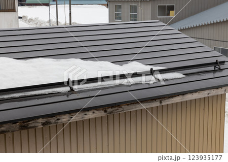 屋根の雪止め 123935177