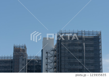建設中のマンション 建設中のマンション 123935635