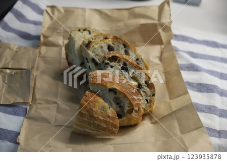 Olive Cheese Campagne Olive Cheese Campagne 123935878