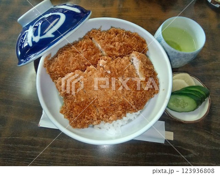 明治から令和へと4つの元号を経た歴史ある味… 『タレかつ丼』 明治から令和へと4つの元号を経た歴史ある味… 『タレかつ丼』 123936808