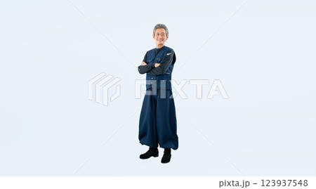 腕組みするシニア職人の全身写真 123937548