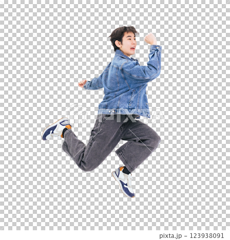 ジャンプするカジュアルウェアの若い男性　手作業で精密に切り抜いた背景透過全身写真PNG 123938091