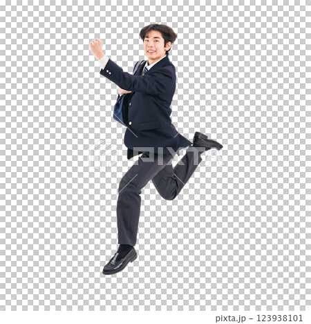 ジャンプする制服を着た男子学生　手作業で精密に切り抜いた背景透過全身写真PNG 123938101