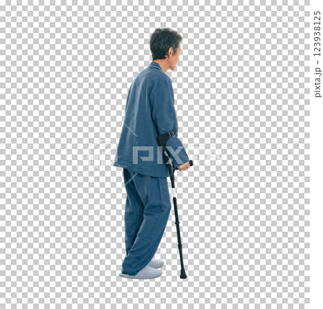 杖をついて歩くシニア男性　手作業で精密に切り抜いた背景透過全身写真PNG 123938125
