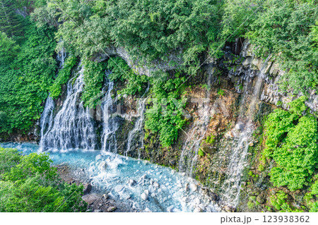 北海道美瑛町 北海道有数の観光名所 夏の白ひげの滝 北海道美瑛町 北海道有数の観光名所 夏の白ひげの滝 123938362