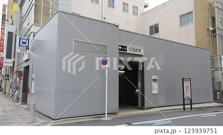 都営地下鉄新宿線と大江戸線の森下駅A3番出入口 123939751