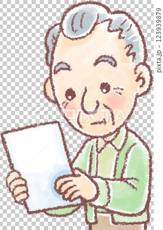 書類を確認する高齢男性 123939879