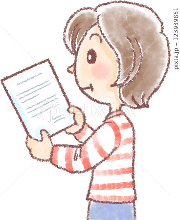 書類を持った中年女性 書類を持った中年女性 123939881