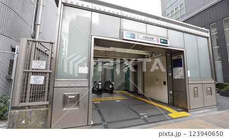 東京メトロ半蔵門線、都営地下鉄新宿線の清澄白河駅B1番出入口、エスカレーターが設置 123940650