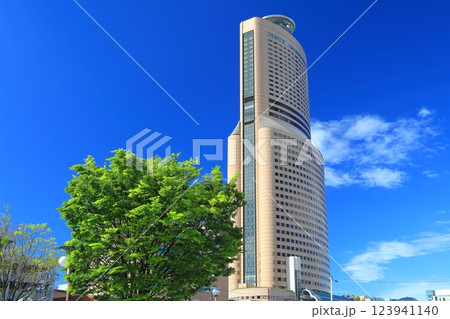 【静岡県】晴天の浜松アクトタワー 123941140