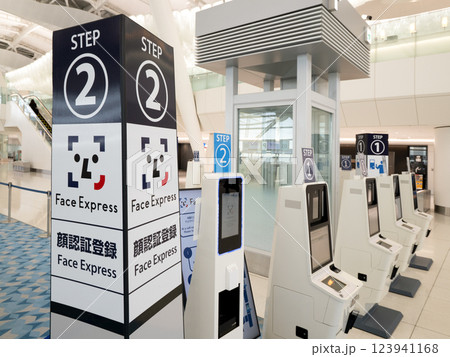 羽田空港第2ターミナル　国際線出発ロビー　東京都 123941168