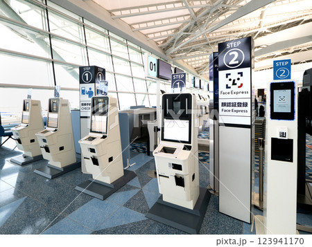 羽田空港第2ターミナル　国際線出発ロビー　東京都 123941170