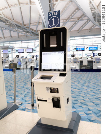羽田空港第2ターミナル 国際線出発ロビー 東京都 羽田空港第2ターミナル 国際線出発ロビー 東京都 123941181
