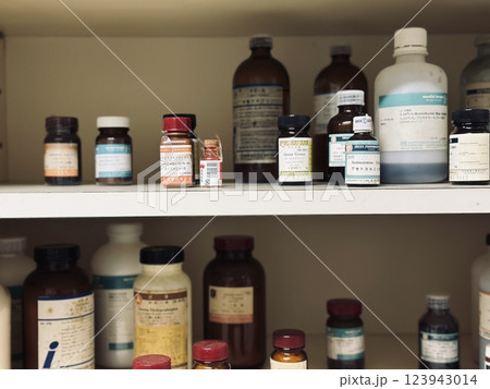 化学薬品 ボトル 化学薬品 ボトル 123943014