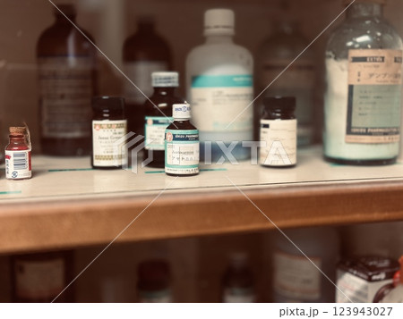 化学薬品 ボトル 化学薬品 ボトル 123943027