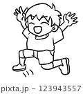 喜ぶ男の子　線画 123943557