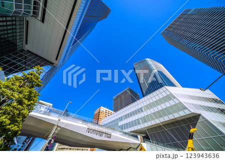 日本の東京都市景観 虎ノ門ヒルズステーションタワー(虎ノ門ヒルズ駅)などを望む 日本の東京都市景観 虎ノ門ヒルズステーションタワー(虎ノ門ヒルズ駅)などを望む 123943636