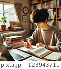 勉強する受験生 123943711