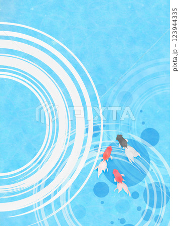 夏の涼しげな波と金魚のイラスト 123944335