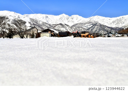 白馬村の風景/白馬三山方面を望む(長野県白馬村)【2025.3】 白馬村の風景/白馬三山方面を望む(長野県白馬村)【2025.3】 123944622
