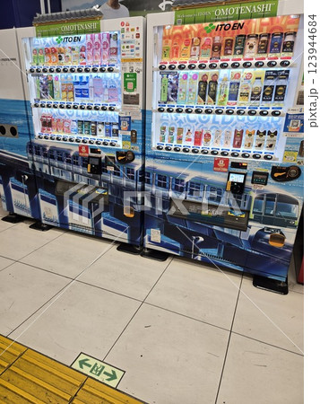 自動販売機 123944684