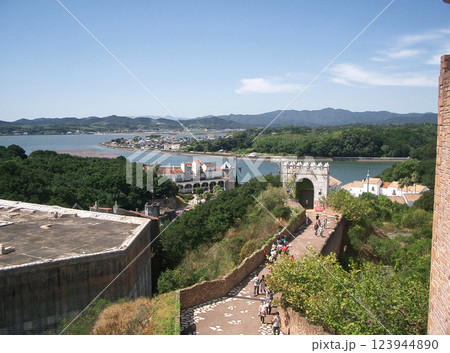 三重県志摩市の志摩スペイン村（ハビエル城からの展望） 123944890