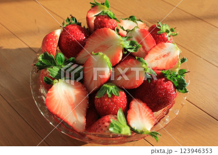 いちご　　　　　▼・▼・・▼・strawberry・▼・・▼・▼ 123946353
