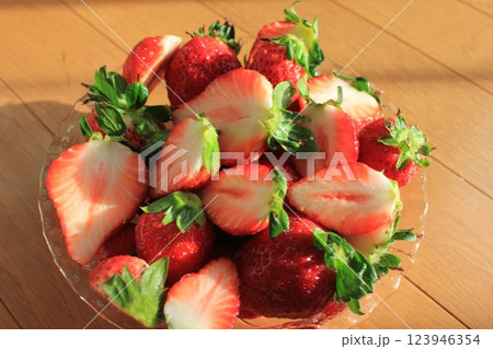 いちご　　　　　▼・▼・・▼・strawberry・▼・・▼・▼ 123946354