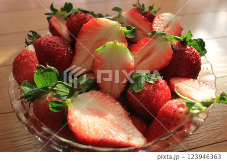 いちご　　　　　▼・▼・・▼・strawberry・▼・・▼・▼ 123946363