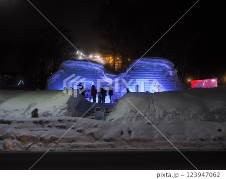 雪降る夜のニセコ　冬限定の氷で作られたバー　ドン・フリオ1942 123947062