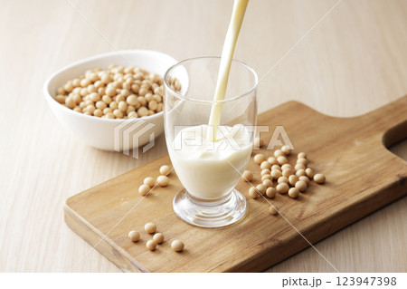 豆乳 123947398