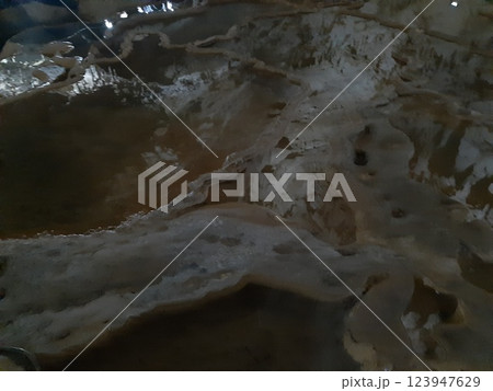 洞窟内の地面 洞窟 自然の造形 洞窟内の地面 洞窟 自然の造形 123947629