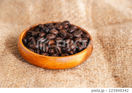 インドネシア産　バリ神山 123948342