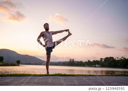 Practicing Yoga at Dusk by the Serene Lakeside Instills a Profound Sense of Inner Peace and Calmness 123948591