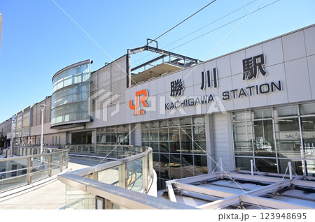 勝川駅(かちかわえき)中央本線の北口 勝川駅(かちかわえき)中央本線の北口 123948695